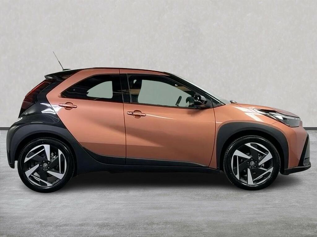 Toyota Aygo X 1.5 Hybrid Design Cvt Brown #3
