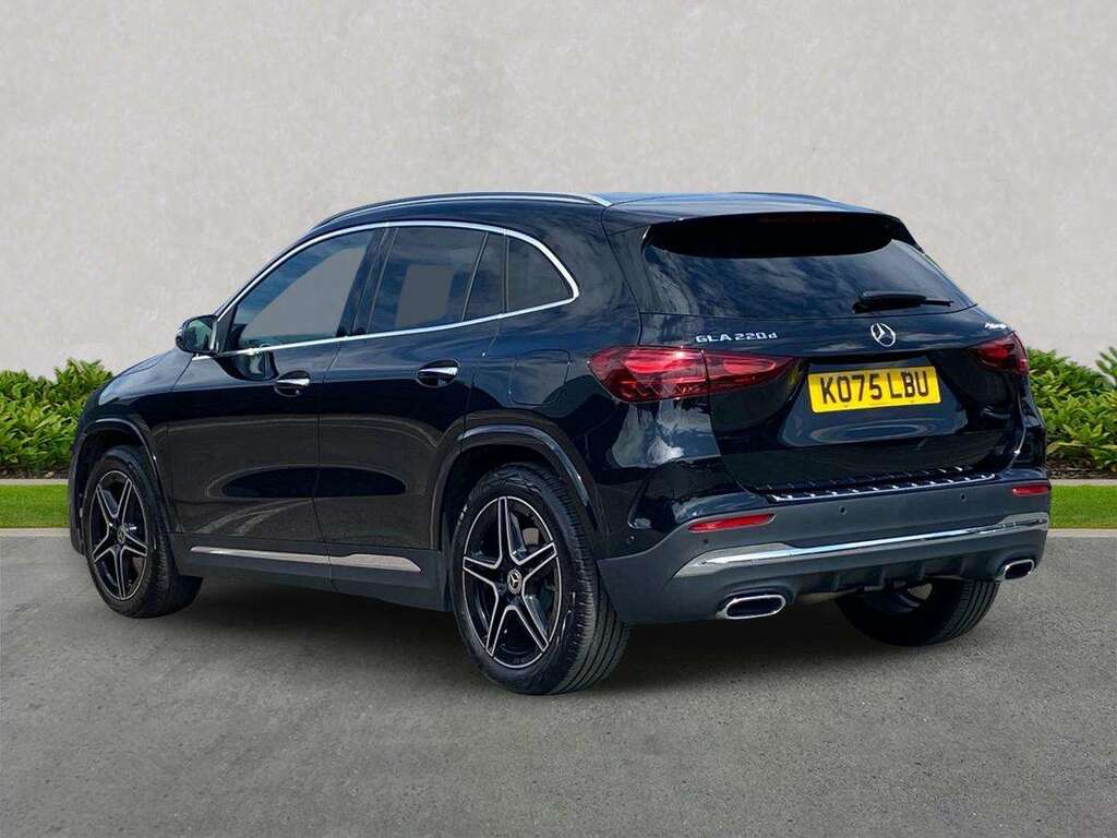 Mercedes-Benz GLA Class Gla 220D 4Matic Amg Line Executive Black #2