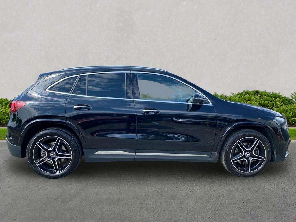 Mercedes-Benz GLA Class Gla 220D 4Matic Amg Line Executive Black #3