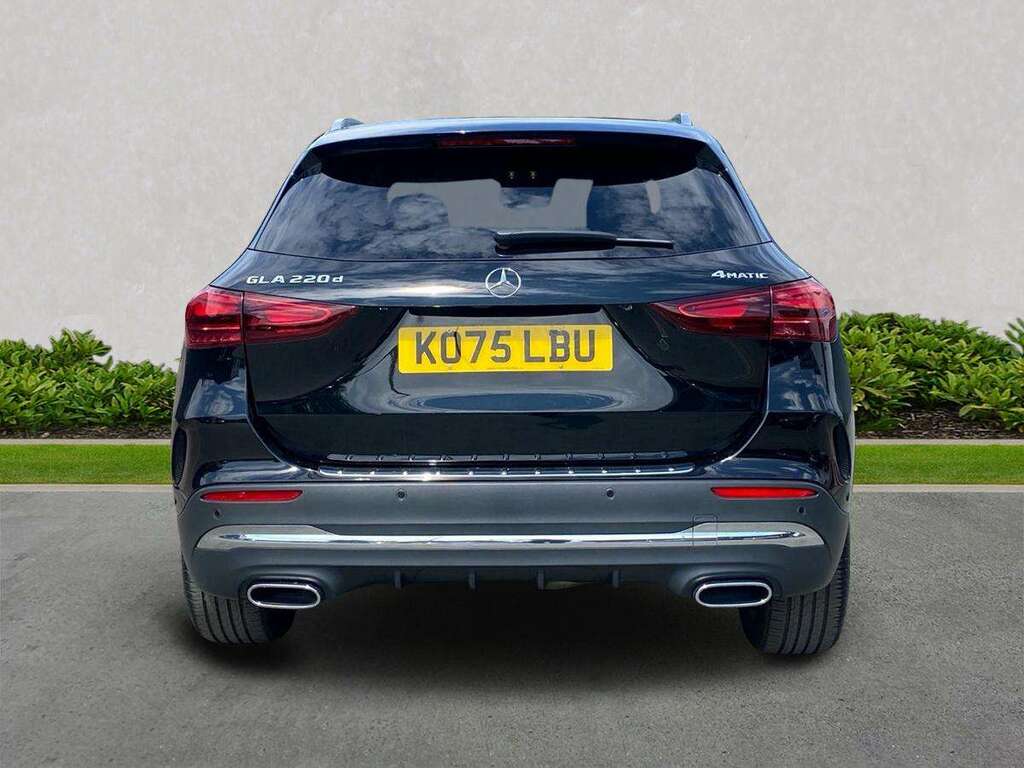 Mercedes-Benz GLA Class Gla 220D 4Matic Amg Line Executive Black #4