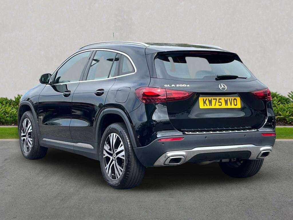 Mercedes-Benz GLA Class Gla 200D Sport Executive Black #2