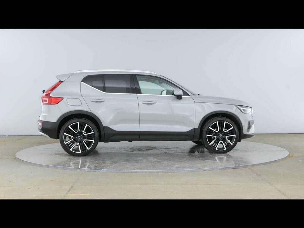 Volvo XC40 Plus B4 Mild Hybrid Dark Blue #35