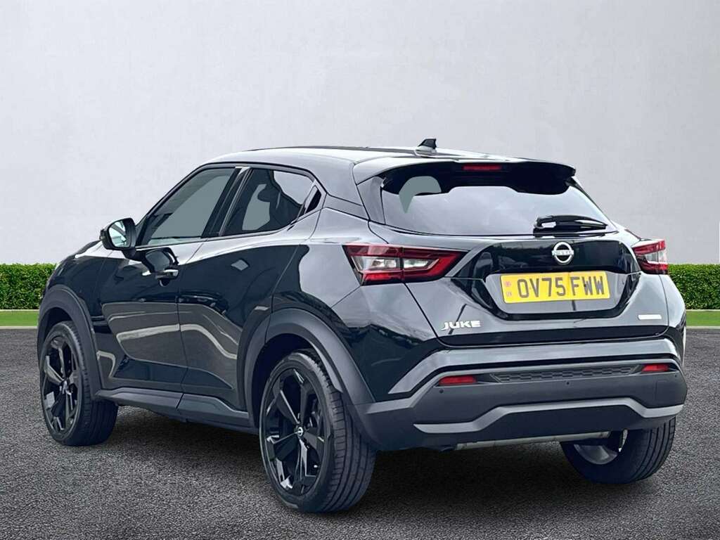 Nissan Juke 1.6 Hybrid Tekna OV75FWW Black #2