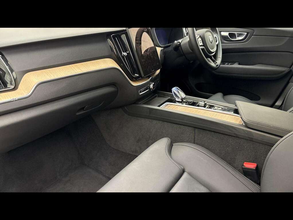 Volvo XC60 Plus Dark B5 250 Hp  #9