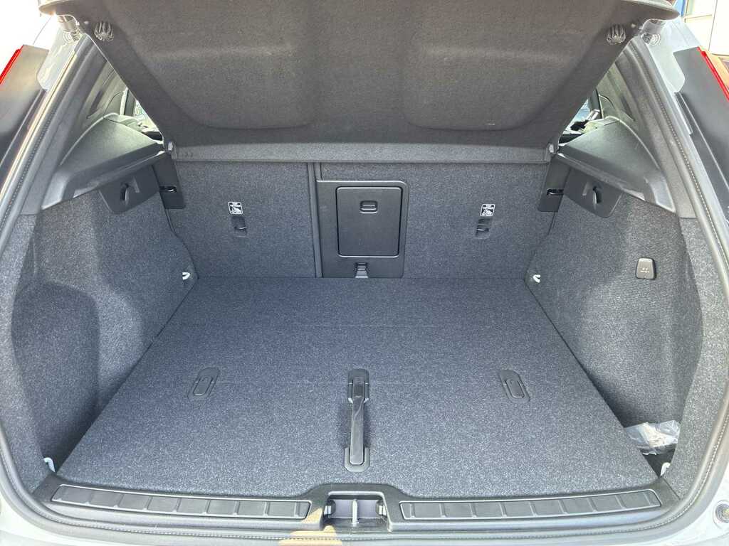 Volvo XC40 2.0 B3p Plus Dark Grey #17