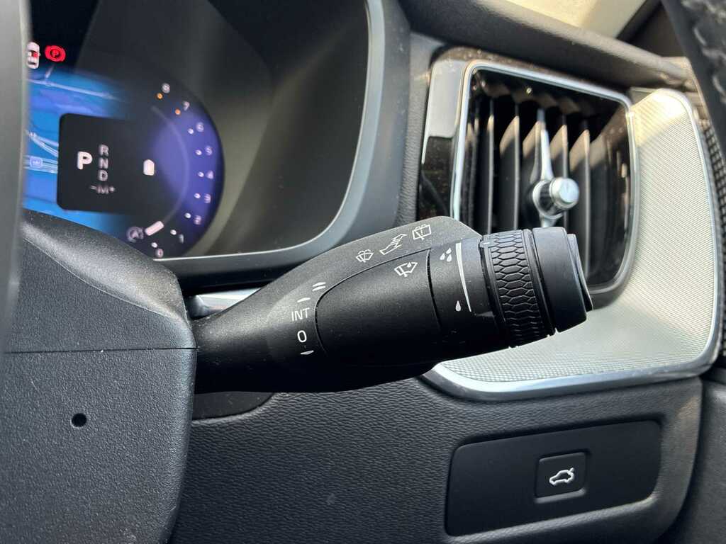 Volvo XC60 2.0 B5p Plus Dark Grey #23