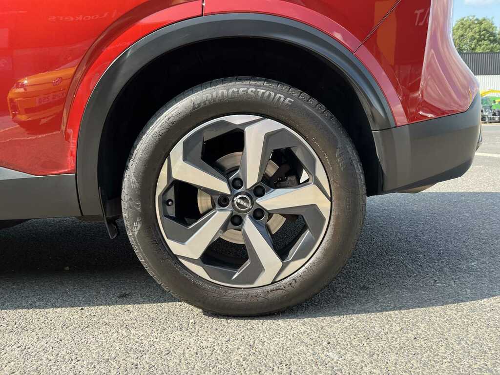 Nissan Qashqai 1.3 Dig-t Mh 158 N-connecta Xtronic Red #6
