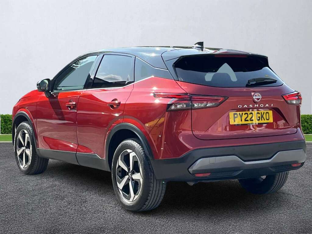 Nissan Qashqai 1.3 Dig-t Mh 158 N-connecta Xtronic Red #2