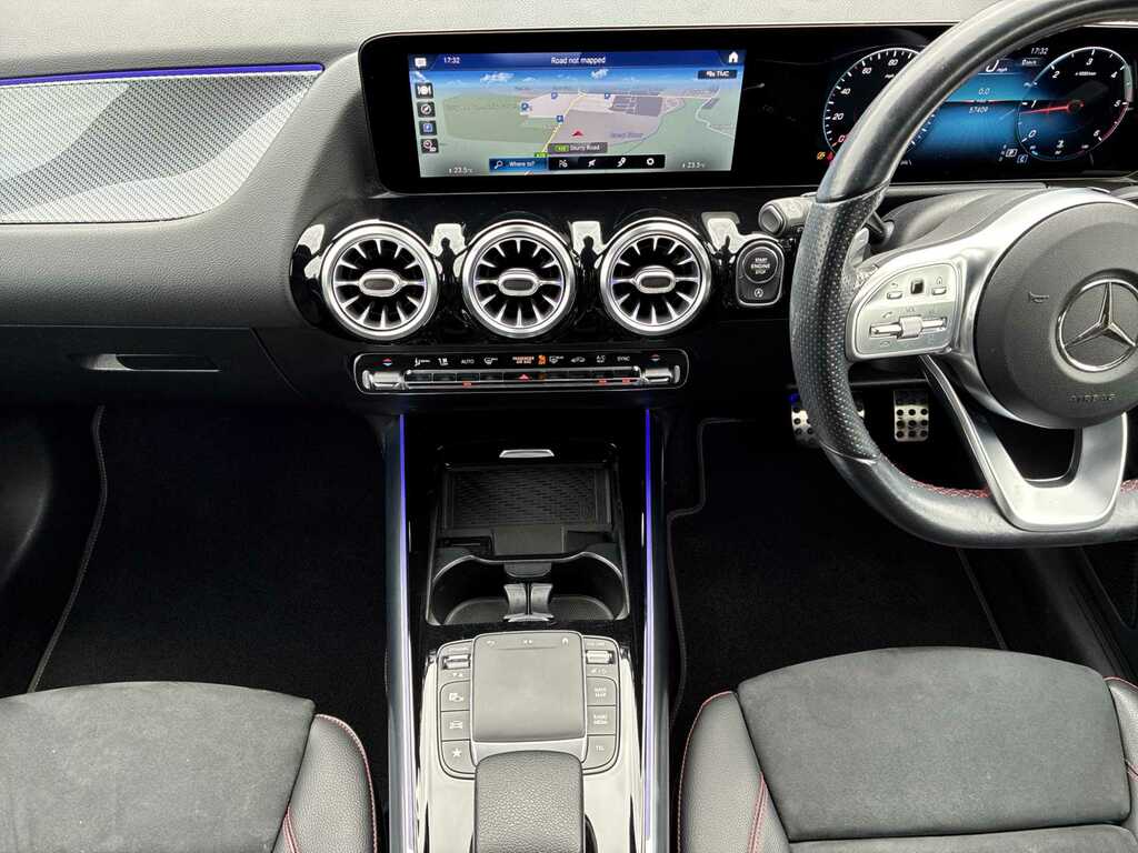 Mercedes-Benz GLA Class Gla 200 Amg Line Edition Plus Black #13