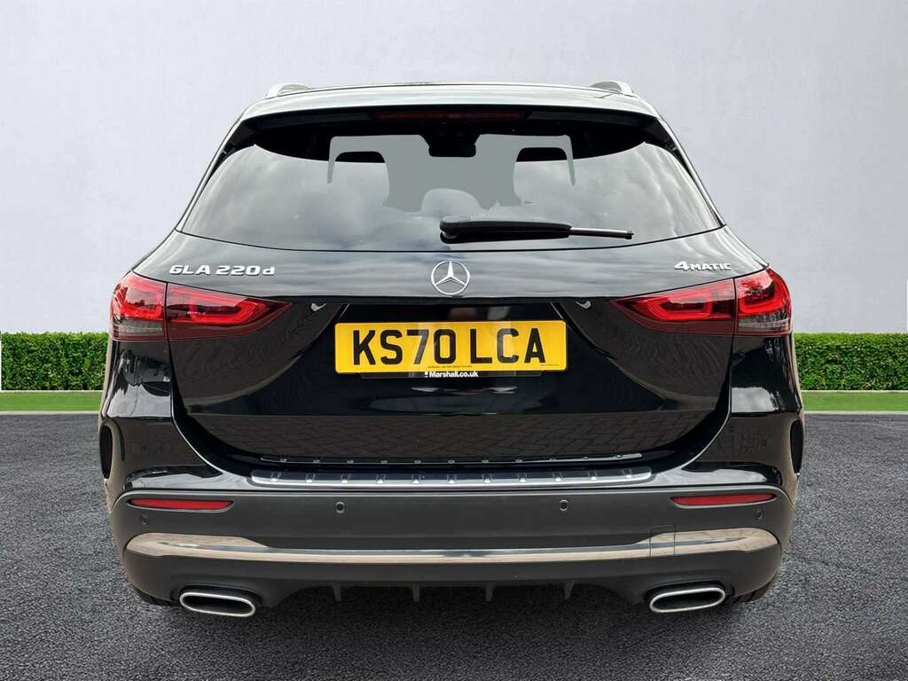 Mercedes-Benz GLA Class Gla 220D 4Matic Amg Line Premium Plus Black #4