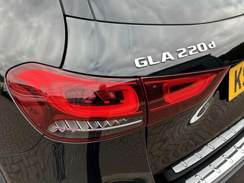 Mercedes-Benz GLA Class Gla 200 Amg Line Edition Plus Black #34