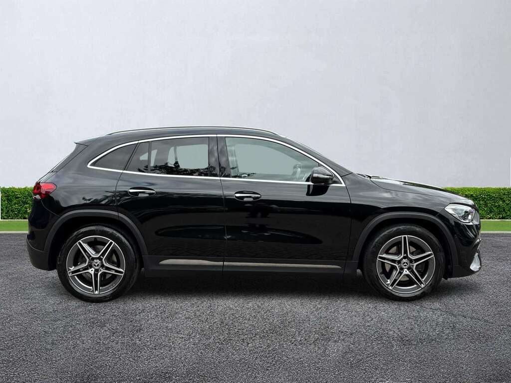Mercedes-Benz GLA Class Gla 220D 4Matic Amg Line Premium Plus Black #3