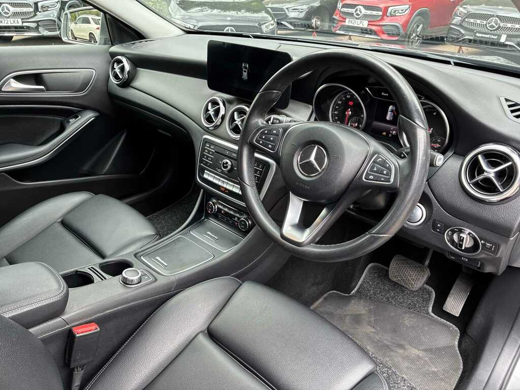 Mercedes-Benz GLA Class 200 D 4Matic Silver #15