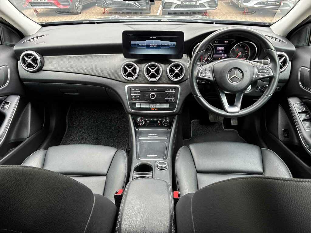 Mercedes-Benz GLA Class 200 D 4Matic Silver #8