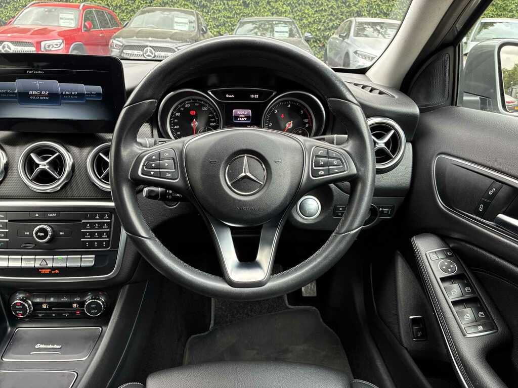 Mercedes-Benz GLA Class 200 D 4Matic Silver #9