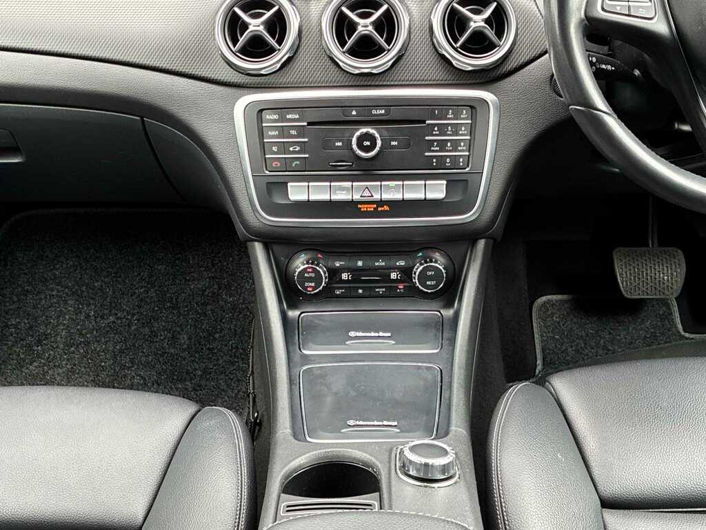 Mercedes-Benz GLA Class 200 D 4Matic Silver #13
