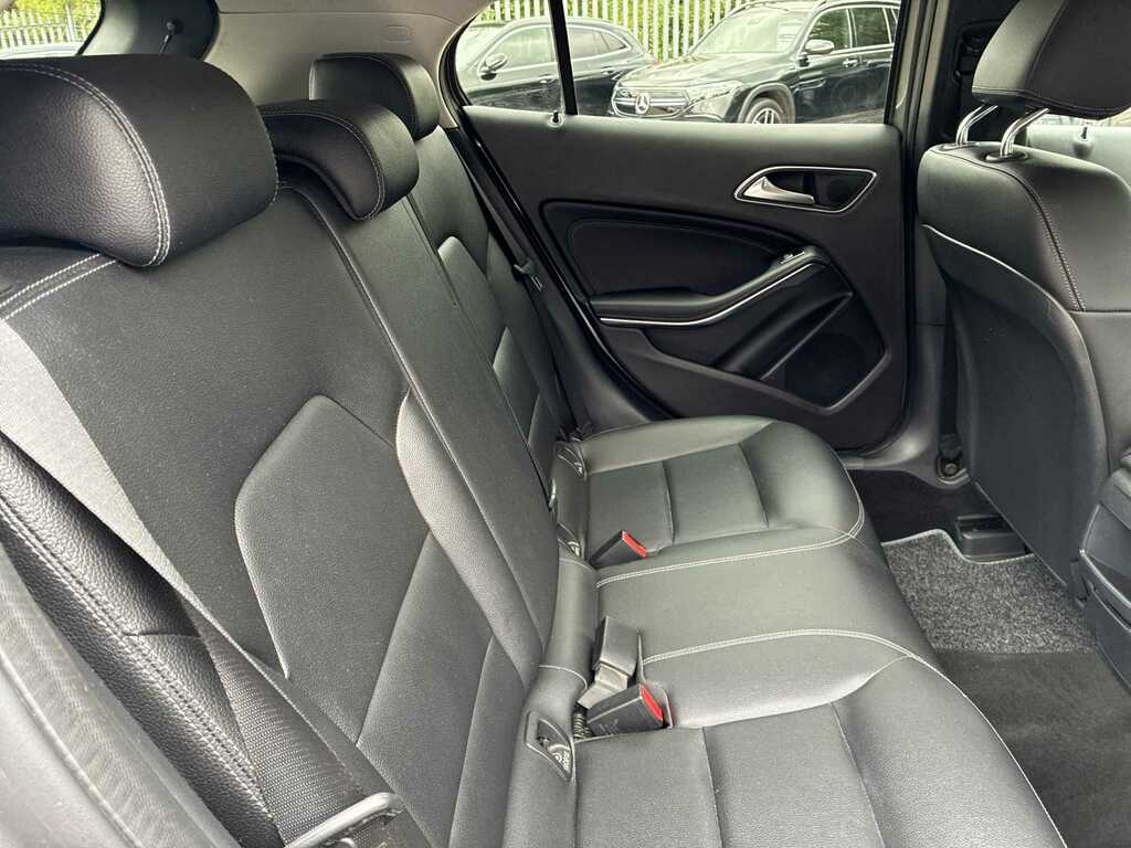 Mercedes-Benz GLA Class 200 D 4Matic Silver #16