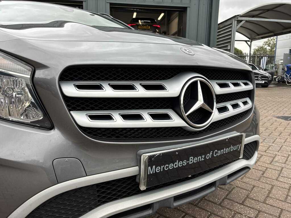 Mercedes-Benz GLA Class 200 D 4Matic Silver #31