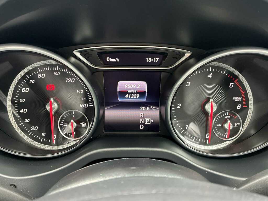 Mercedes-Benz GLA Class 200 D 4Matic Silver #10