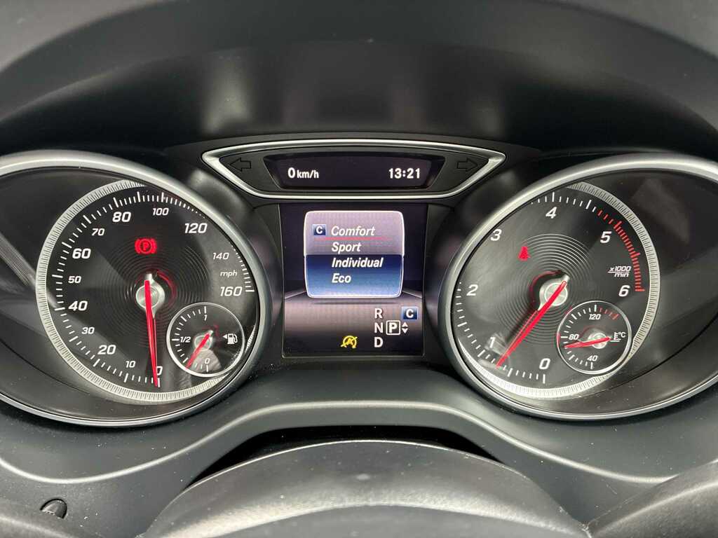 Mercedes-Benz GLA Class 200 D 4Matic Silver #36