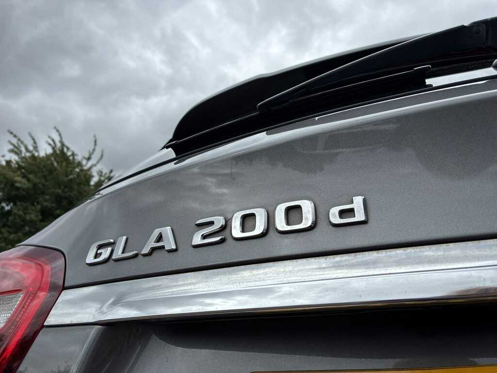 Mercedes-Benz GLA Class 200 D 4Matic Silver #33