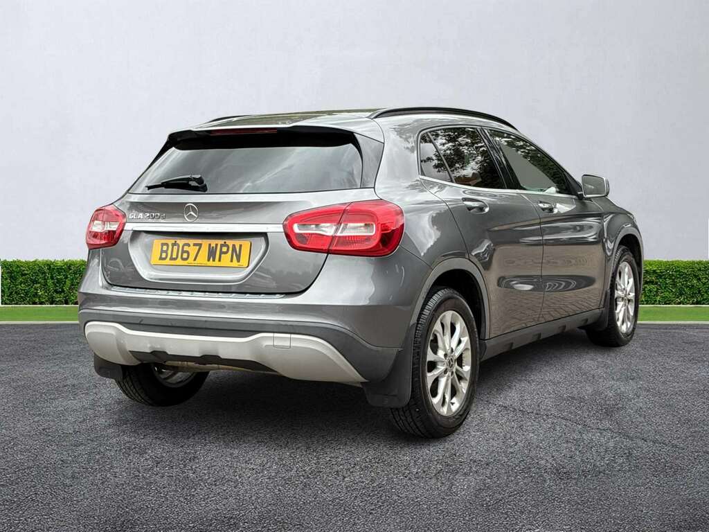 Mercedes-Benz GLA Class 200 D 4Matic Silver #18