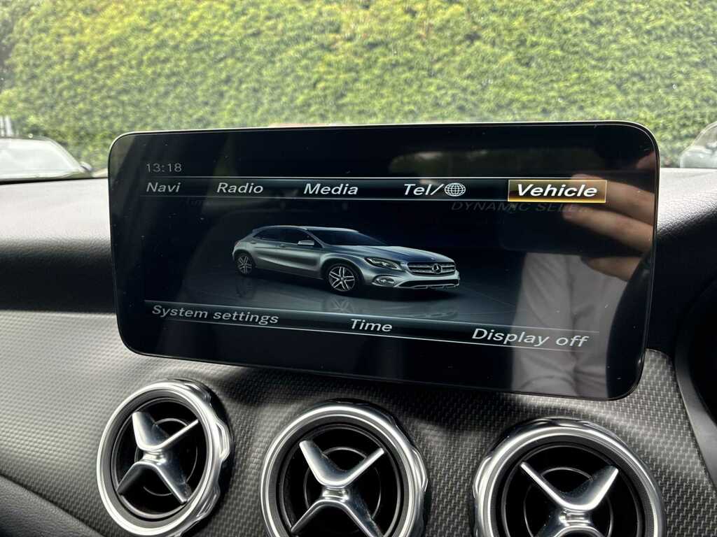 Mercedes-Benz GLA Class 200 D 4Matic Silver #12