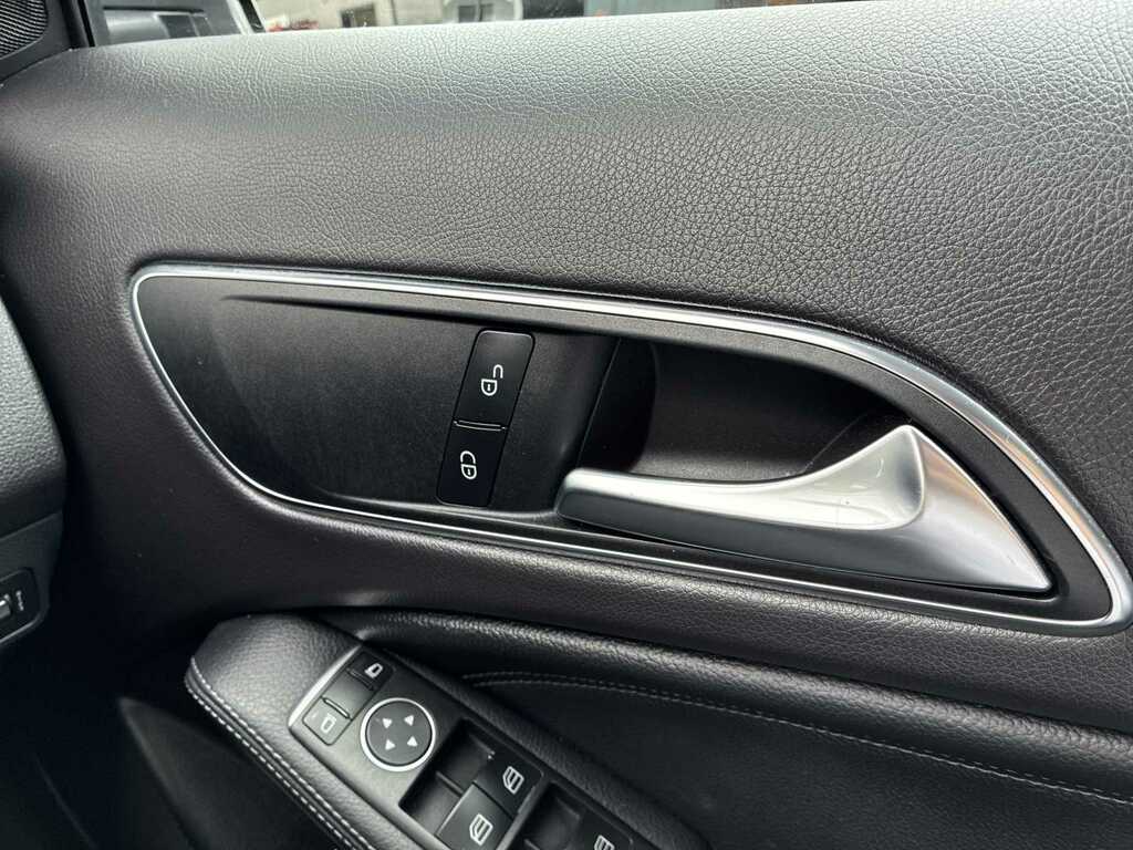 Mercedes-Benz GLA Class 200 D 4Matic Silver #29