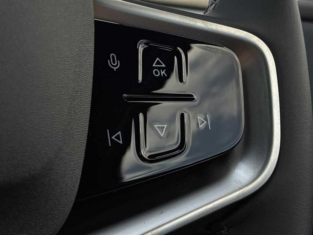 Volvo EX30 Ultra, Single Motor Extended Range, Black #17