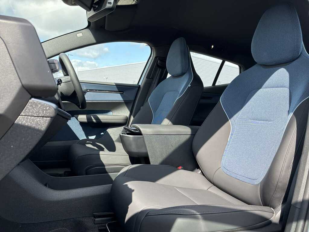 Volvo EX30 Ultra, Single Motor Extended Range, Black #13