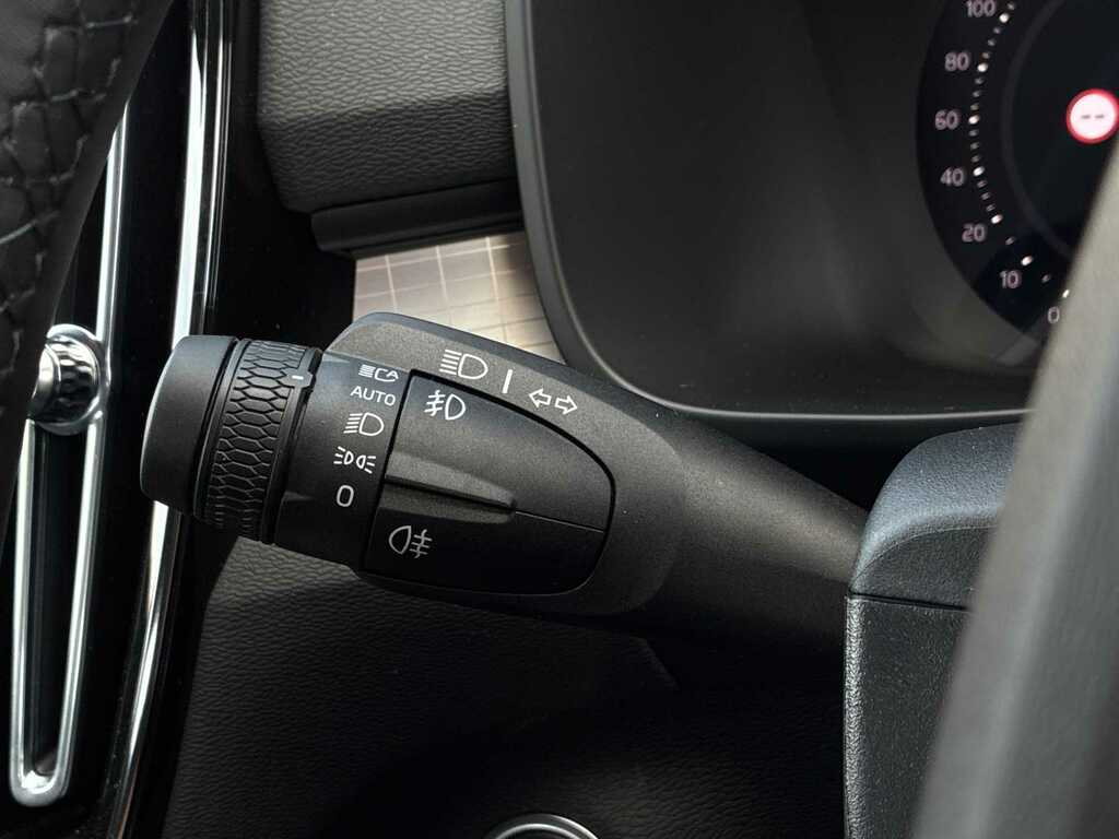 Volvo XC40 B4 P Ultra Bright Black #25