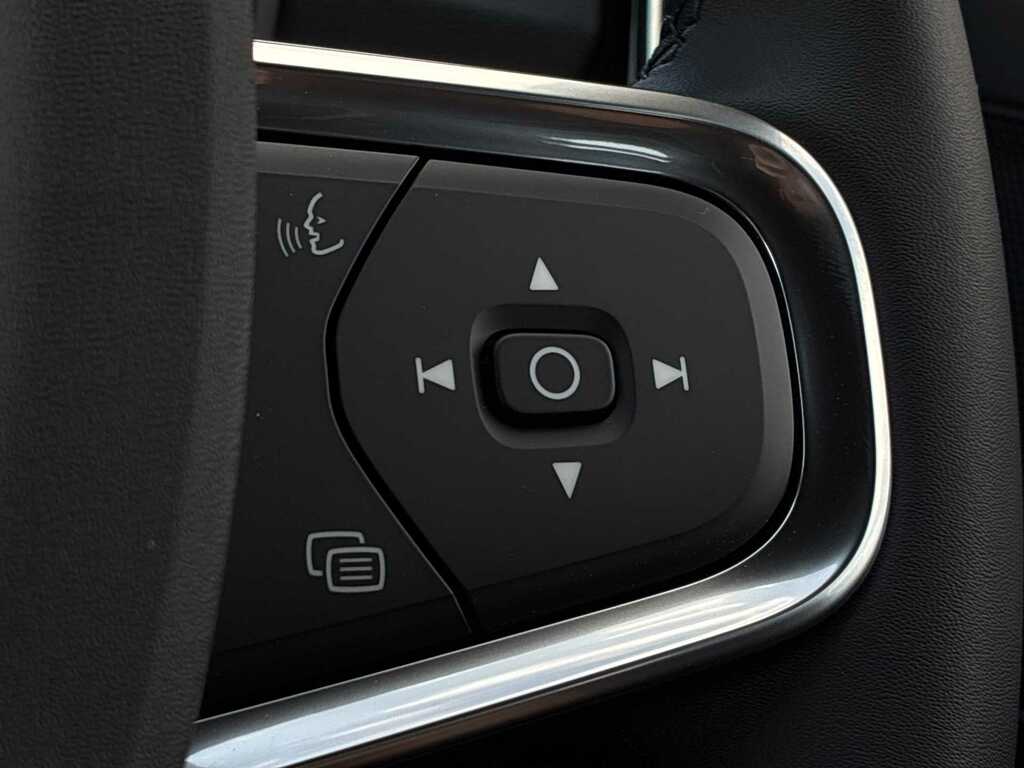 Volvo XC40 B4 P Ultra Bright Black #22
