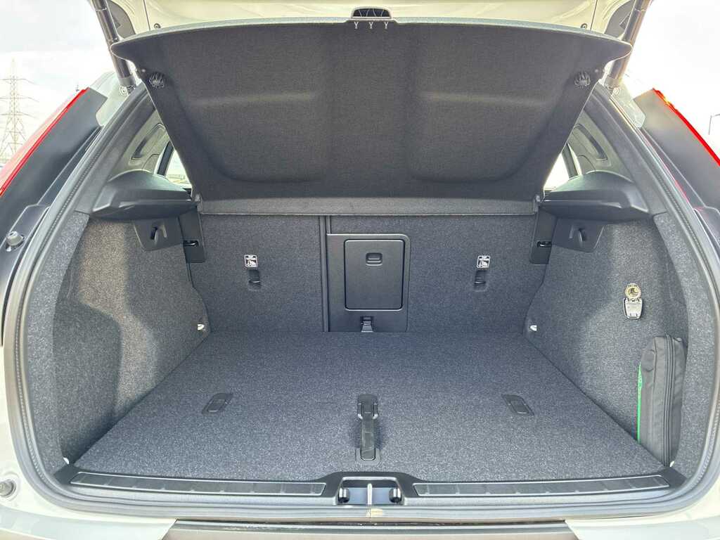 Volvo XC40 B4 P Ultra Bright Black #9