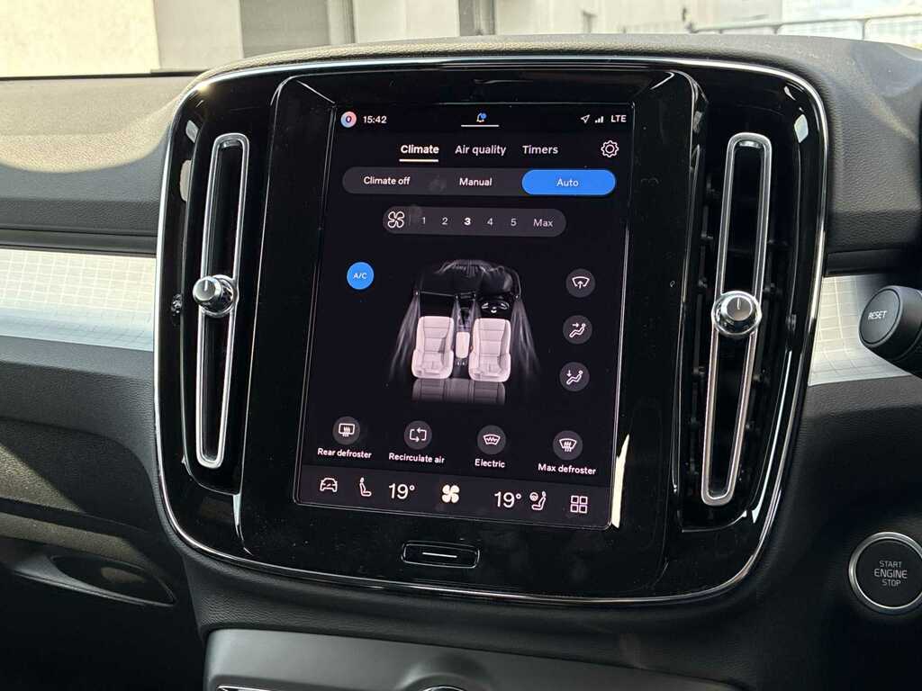 Volvo XC40 B4 P Ultra Bright Black #28