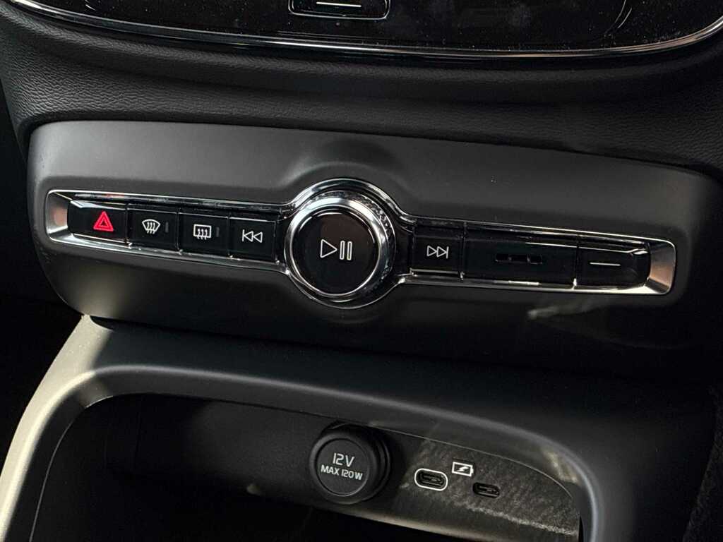 Volvo XC40 B4 P Ultra Bright Black #20