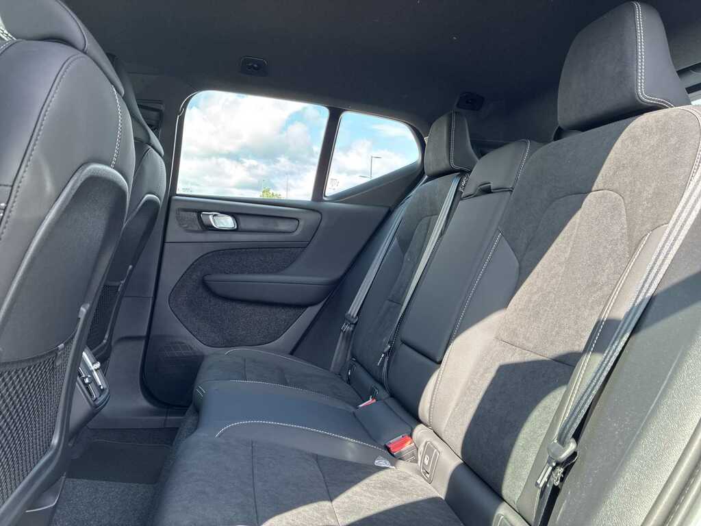 Volvo XC40 B4 P Ultra Bright Black #16