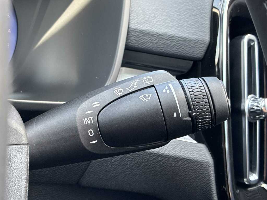 Volvo XC40 B4 P Ultra Bright Black #24