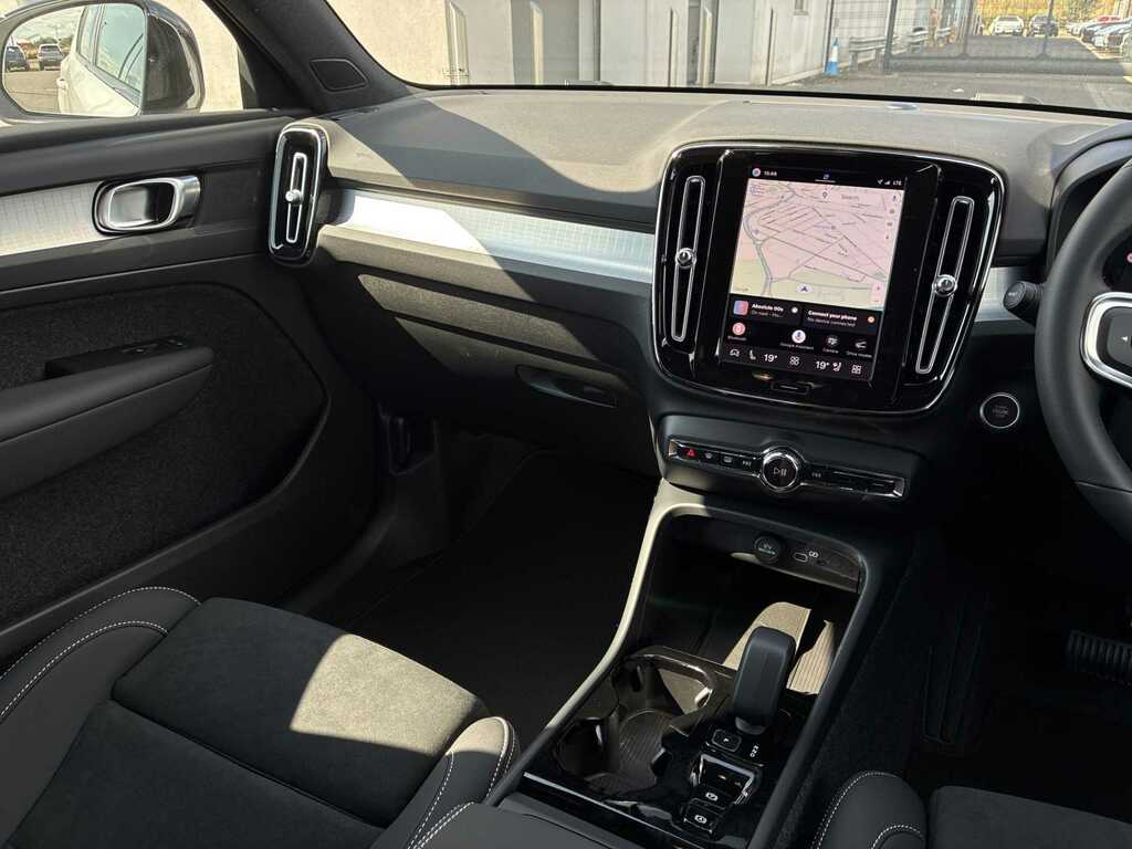 Volvo XC40 B4 P Ultra Bright Black #33