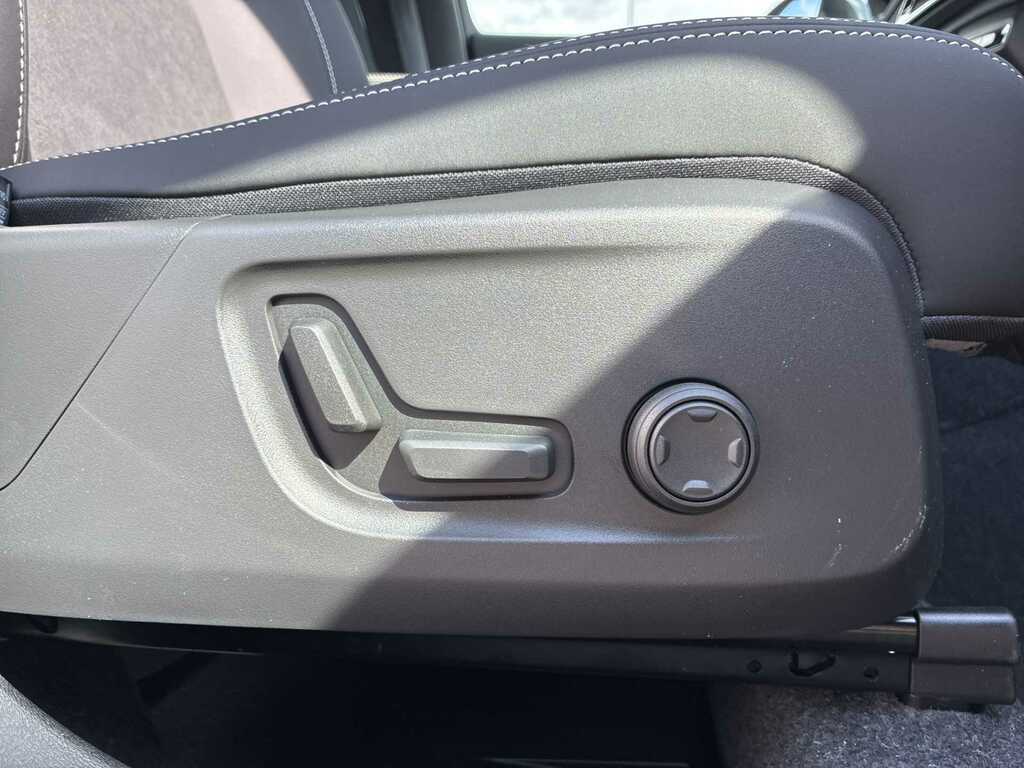 Volvo XC40 B4 P Ultra Bright Black #11