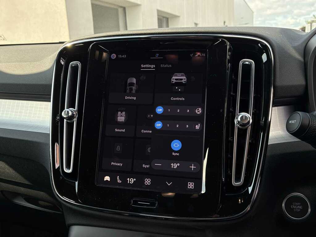 Volvo XC40 B4 P Ultra Bright Black #30