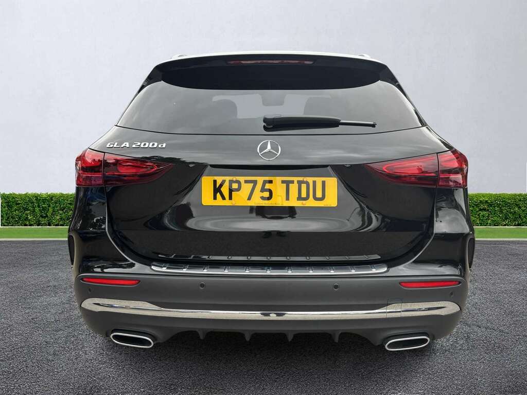 Mercedes-Benz GLA Class Gla 200D Amg Line Executive Black #4