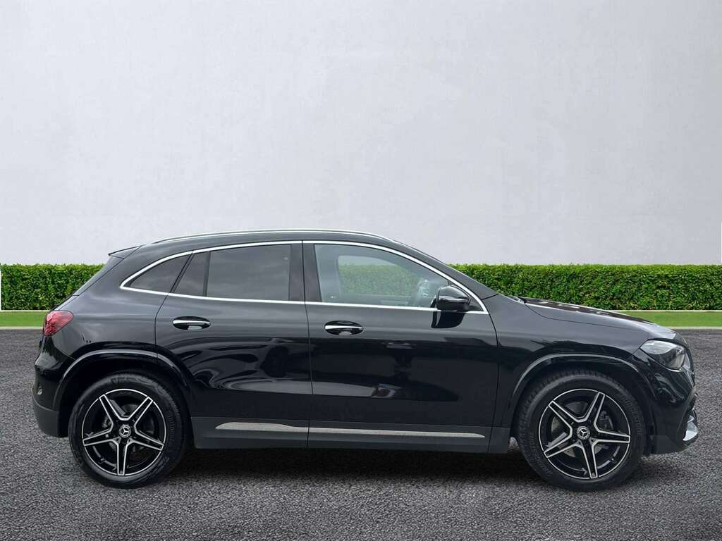 Mercedes-Benz GLA Class Gla 200D Amg Line Executive Black #3
