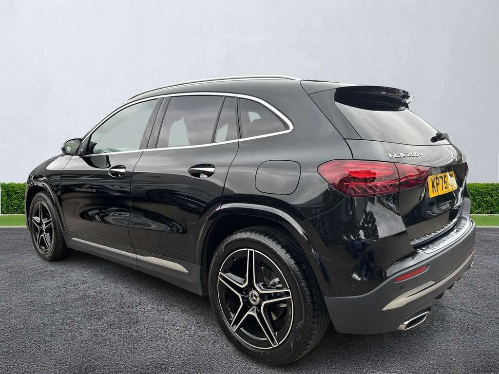 Mercedes-Benz GLA Class Gla 200D Amg Line Executive Black #2