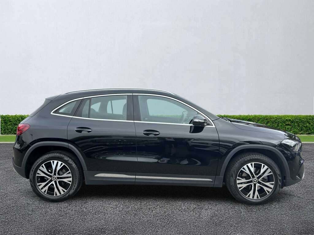 Mercedes-Benz GLA Class Gla 200D Sport Executive Black #3
