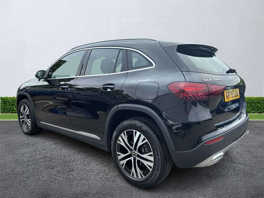 Mercedes-Benz GLA Class Gla 200D Sport Executive Black #2