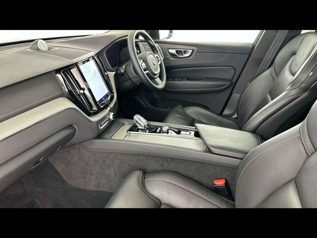 Volvo XC60 2.0 B5p Ultra Dark Awd Geartronic Silver #4