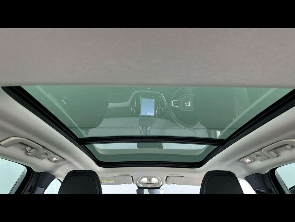 Volvo XC60 Ultra Black #13
