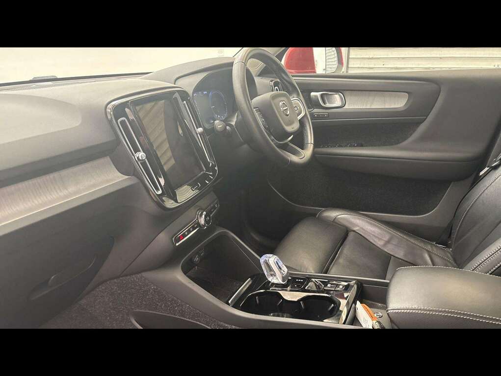 Volvo XC40 1.5 T5 Recharge Phev Inscription Pro Red #4