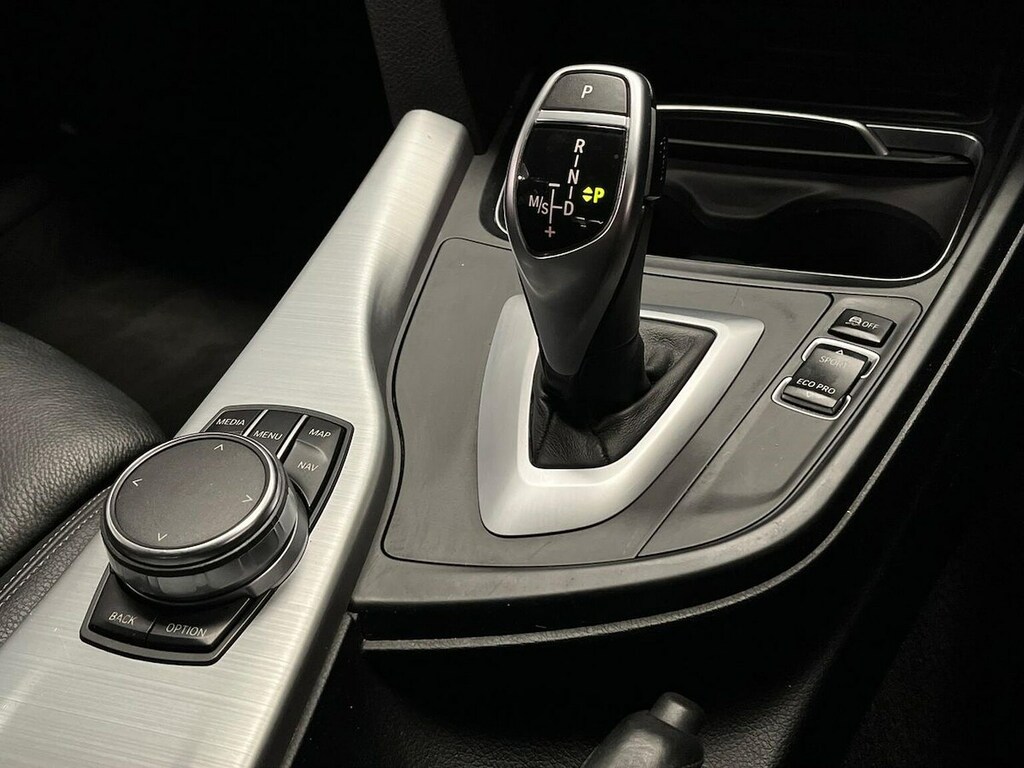 BMW 3 Series 320D Sport White #38