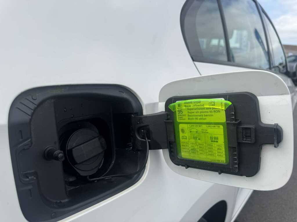 Skoda Rapid 1.2 Tsi Sport White #26